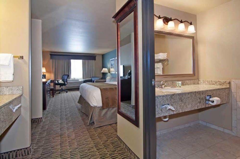 Hotel The Watford Watford City Exteriér fotografie